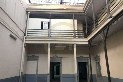 Amplio Edificio Para Comercio En General