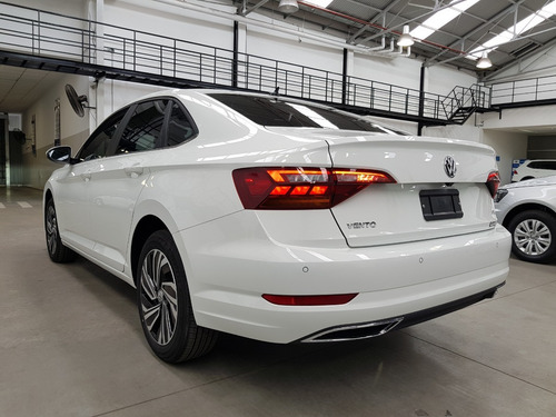 Imagen 16 de 25 de Volkswagen Vento 1.4tsi Highline Tip 0km My22 Dcolores