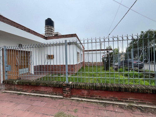 Casa 2 Dormitorios + Departamento Alberdi