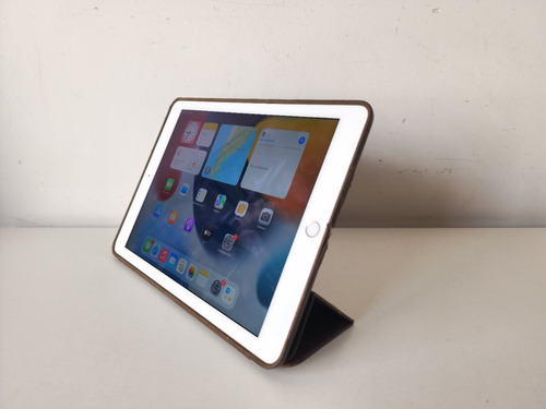 Imagen 6 de 9 de Apple iPad Air 2 A1566 16gb Silver + Funda - Sin Accesorios