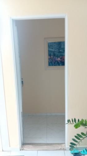 Casa A Venda De 8 Cômodos E 3 Banheiro E 1 Garagem