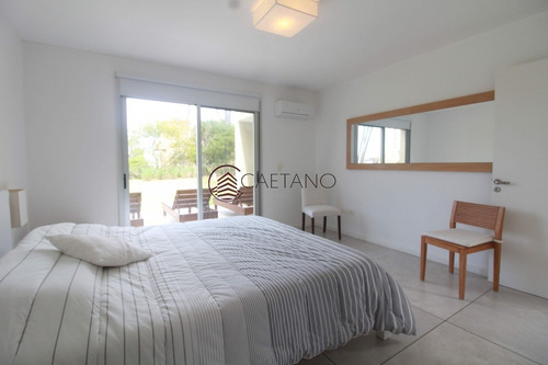 Alquiler Anual De Casa 4 Dormitorios + Servicio En Laguna Blanca, Montoya.-ref:1593