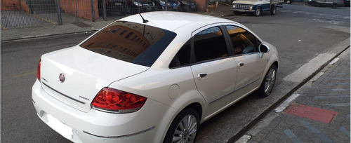 Fiat Linea 2013 1.8 16v Essence Flex Dualogic 4p