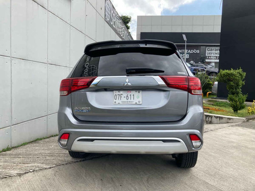 Imagen 3 de 11 de Mitsubishi Outlander 2019 5p Se Hbrido L4/2.0 Aut