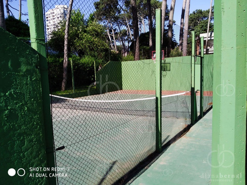 Imagen 17 de 17 de Apartamento De 3 Dormitorios Y Parrillero Propio En Playa Mansa, Punta Del Este- Ref: 54587