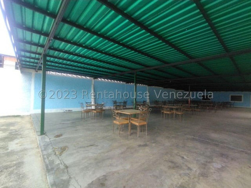 Gran Lote De Terreno O Club En El Centro De Palo Negro Db 24-17256