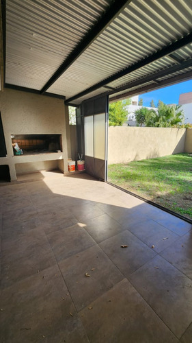 Imagen 1 de 15 de Duplex C/ Patio Asador Y Cochera- Las Cañitas - Zona Sur