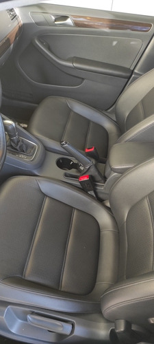 Imagen 9 de 10 de Volkswagen Vento 2.5 Luxury 170cv Tiptronic 2015
