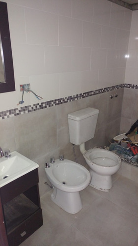 Venta En Block. Local A Estrenar + 10 Deptos De 2 Y 3 Amb + 4 Cocheras. Ideal Inversor.