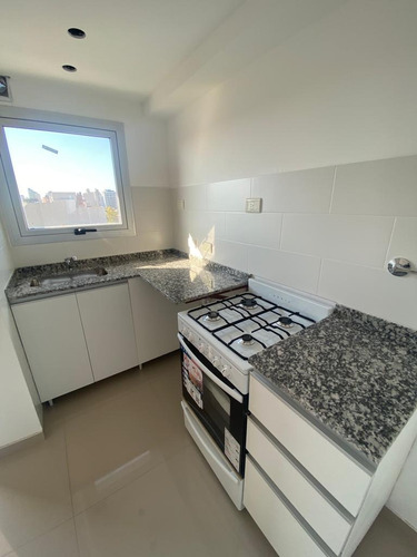 Imagen 4 de 11 de En Venta Departamento 2 Amb A Estrenar En Edif. Al Fte Con Balcon Y Posibilidad De Cochera (042)