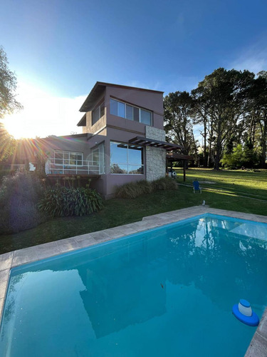 Casa En Venta - 3 Dormitorios 2 Baños - 605mts2 - Sierra De Los Padres
