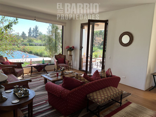 Casa En Venta De 3 Dorm. En Colina