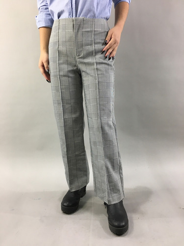 Pantalón Marca  Basement  (talla 36) Color Gris