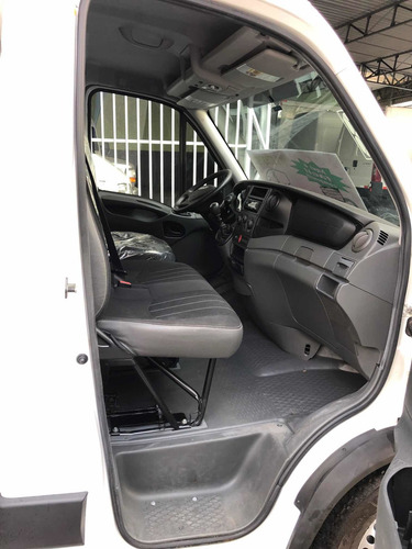 Imagem 8 de 12 de Iveco Daily 30s13 Bau Piso De Ferro