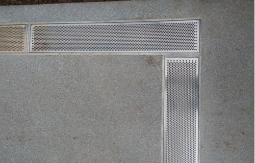 Rejilla de drenaje lineal perforada de acero inoxidable de 20 x 80 cm para agua de lluvia