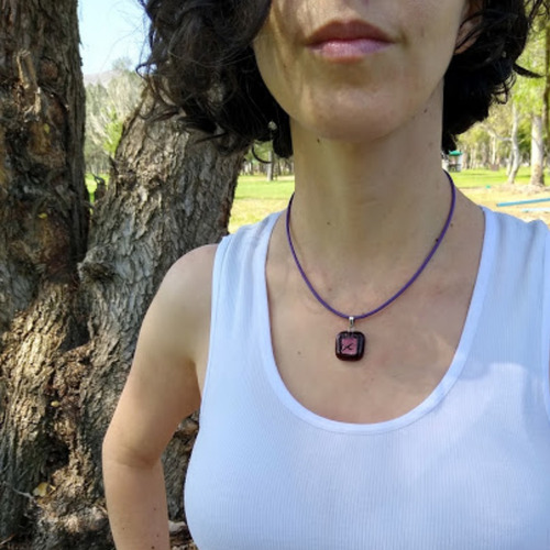 Collar Chico De Vidrio Y Caucho Morado Liz