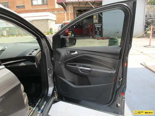 Ford Escape TITANIUM 4X4 2000CC AT AA