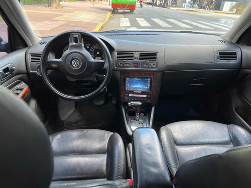 Imagen 10 de 12 de Volkswagen Bora 2012 1.8 Highline T Tiptronic Cuero
