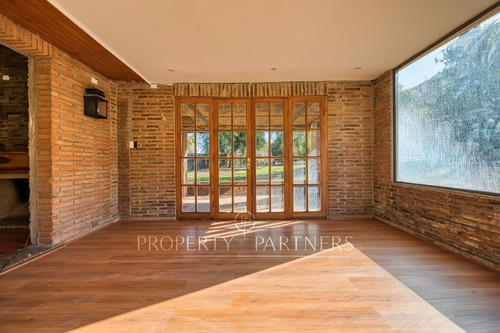 Espectacular Casa Completamente Remodelada En Sect...