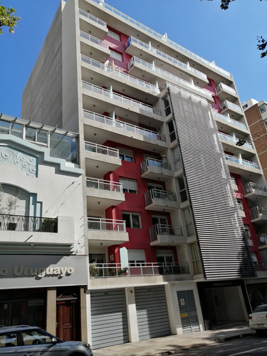 Venta De Apartamento De 2 Dormitorios Con Renta En El Centro