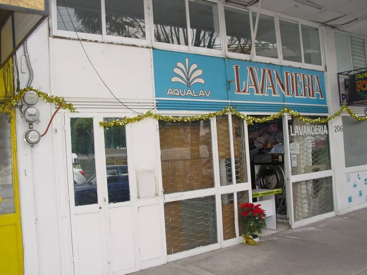 Local Comercial En Viveros De La Loma En Zona Comercial De Gran Movimiento