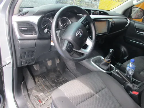 Toyota Hilux 4x4 2400cc Mt Aa