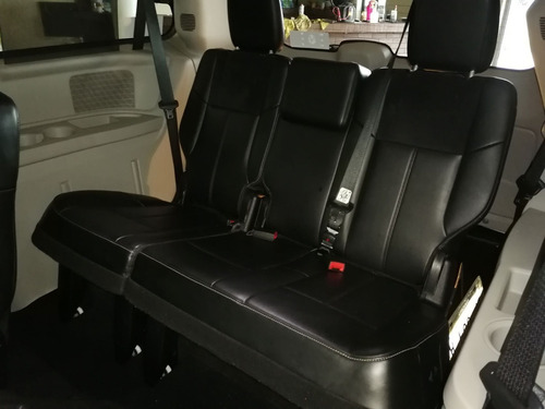 Imagen 8 de 15 de Chrysler Town Country Limited 2011
