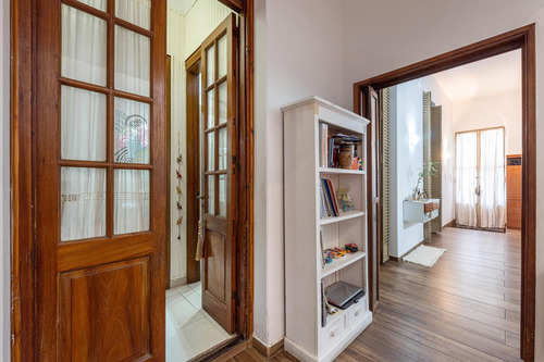 Venta - Casa De 3 Dormitorios, Patio Con Parrillero Y Terraza. Echesortu, Rosario.