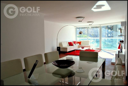 Vendo Apartamento De 3 Dormitorios Más Servicio, Garaje Para Un Auto, Pocitos, Montevideo