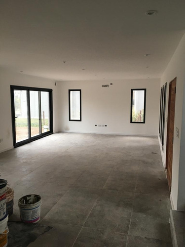 Imagen 3 de 26 de Hermosa Casa Con Pileta En El Principado De Canning