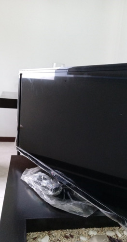 Imagen 5 de 10 de Tv LG 32'' Color Negro.en Perfectas Condiciones, Cómo Nuevo.