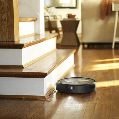 Aspiradora robot iRobot Roomba J7+ negra