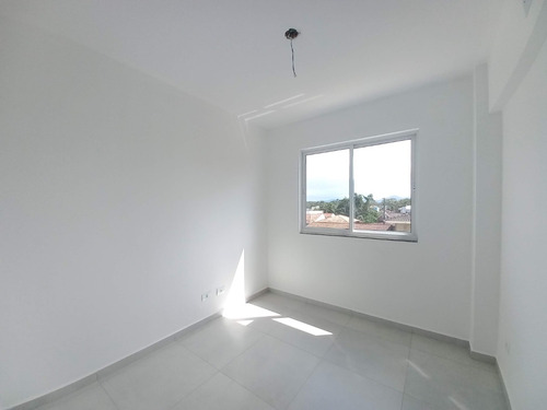 Vende Apartamento De 3 Quartos, Com 1 Suíte E 2 Vagas De Garagens Cobertas