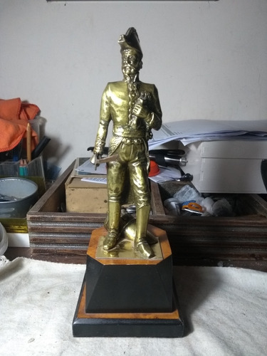 Estatuilla De Bronce Antiguo Mazizo Soldado 