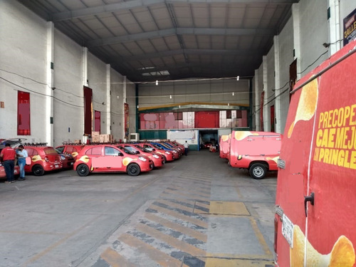 Imagen 3 de 8 de 1600m2 Bodega, Mas 700 De Patio, 1000m2 Oficinas Trailer Ok.