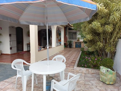 Imagem 9 de 30 de Casa Com Amplo Quintal E Piscina - Ca3651