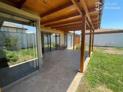 Excelente Casa Aislada En Arriendo De 5d,4b En Padre Hurtado