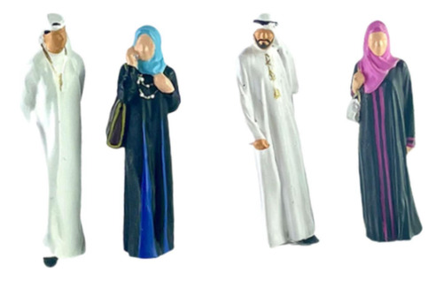 4 Figuras De Personas En Miniatura A Escala Posición De Pie