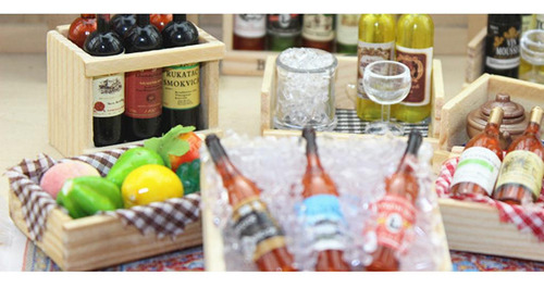 Botellas En Miniatura De Vino. Tipo D Tal Como Se Describe