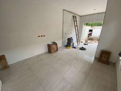 Imagem 11 de 17 de Casa No Bairro Savoy, Em Itanhaém, Litoral Sul De São Paulo, Localizada No Lado Serra. Possui Piscina, Churrasqueira E Vaga Para 02 Automóveis.