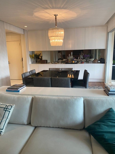 Apartamento À Venda Na Rua Benedito Lapin, Itaim Bibi, São Paulo - Sp - Liv-12090