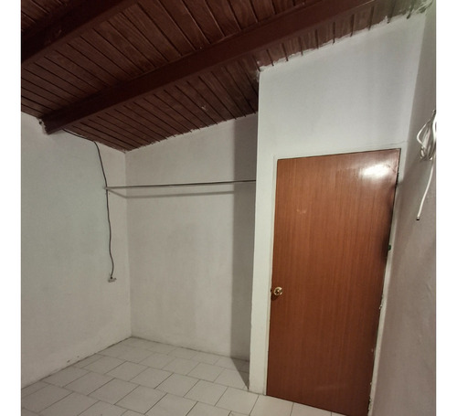 Casa En CĂșa, Urb. Santa Rosa