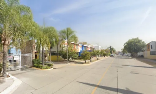 Casa En Venta En Parques De Tesistan Jalisco. Sh05