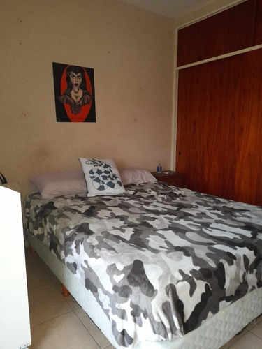 Dueña Vende Dos Ambientes Amplio En Morón Parana 585, Segundo Piso X Escalera, Lindo Edificio. Solo Whatts