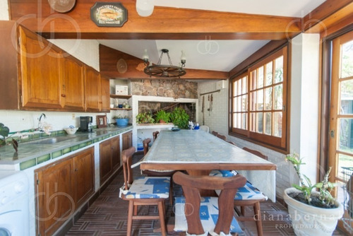Punta Del Este, Casa En Mansa, 4 Dormitorios Y Piscina. - Ref: 43552