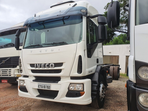 Iveco 240e28 Ano 2013 Truck Teto Alto Leito Chassi