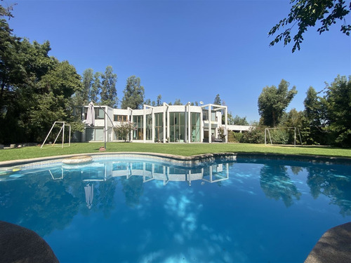 Casa En Venta En Parcela Chicureo Central 5d Más Serv.