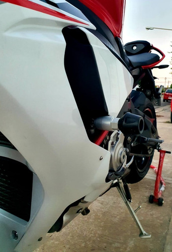 Yamaha R1 2016