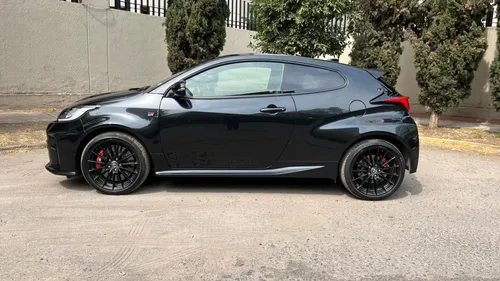 Yaris Gr 2022 Negro 257 Hp, 1,6t, Astos. Deport., R-17 4x4