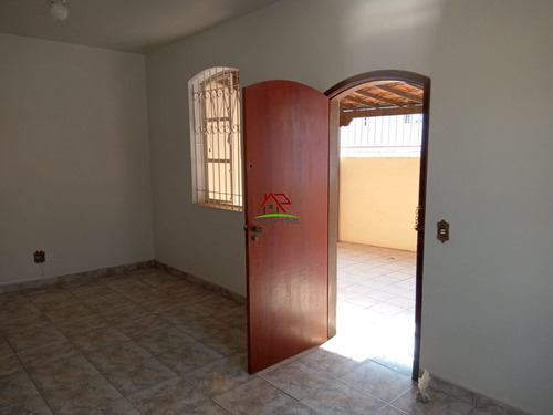 Imagem 4 de 17 de Ótima Casa De 03 Quartos E 03 Vagas No Santa Mônica! - 2635